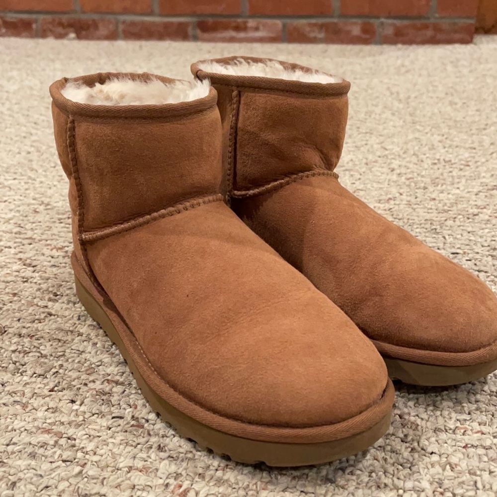 UGG Classic Mini